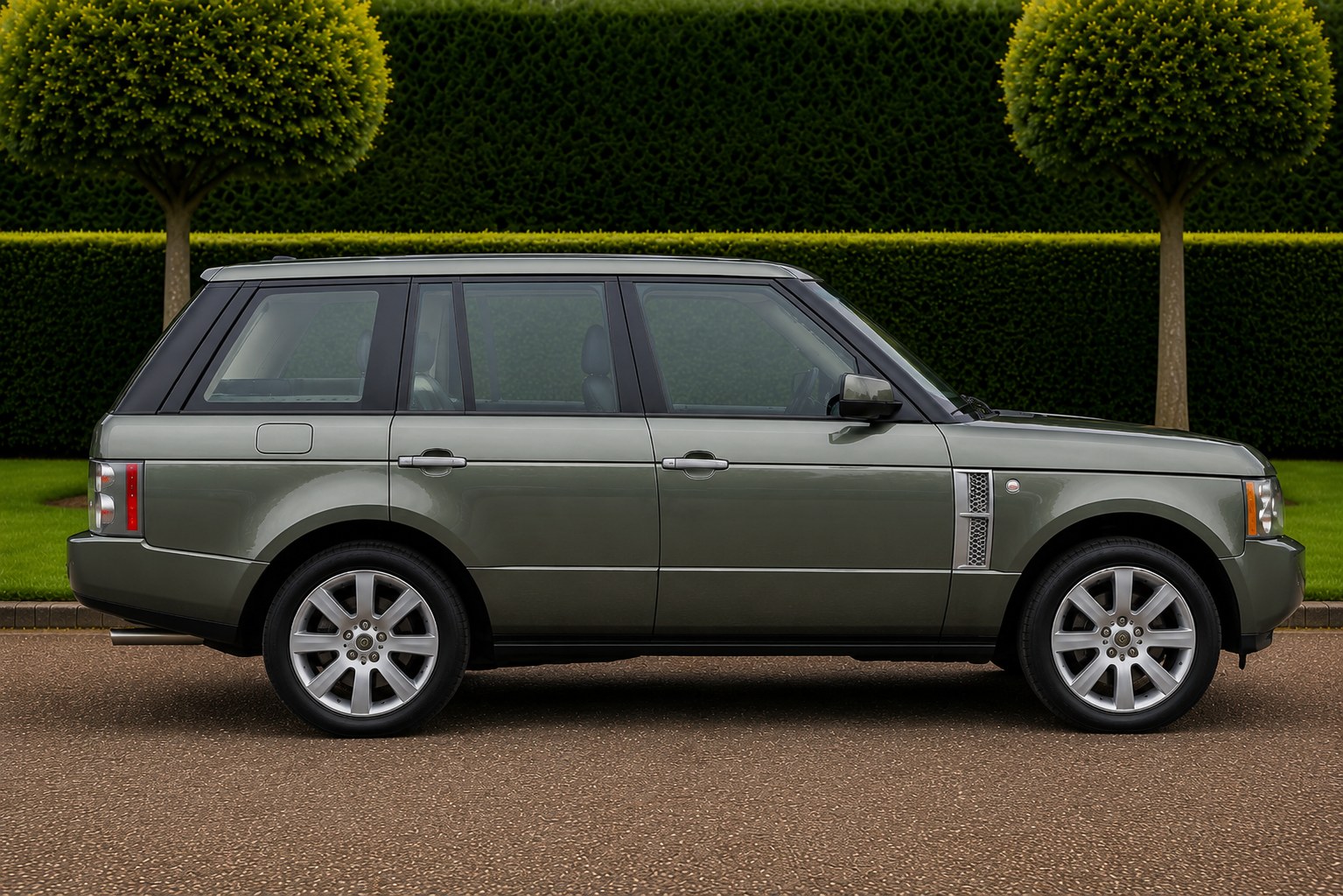 Land Rover Range Rover Vogue SE 4.2 V8 Supercharged Vogue SE Station Wagon 5dr (2008) image 2