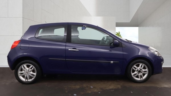 Renault Clio Dynamique (2007) 1.4 16v Dynamique Hatchback 3dr Petrol Manual (2007) image 2