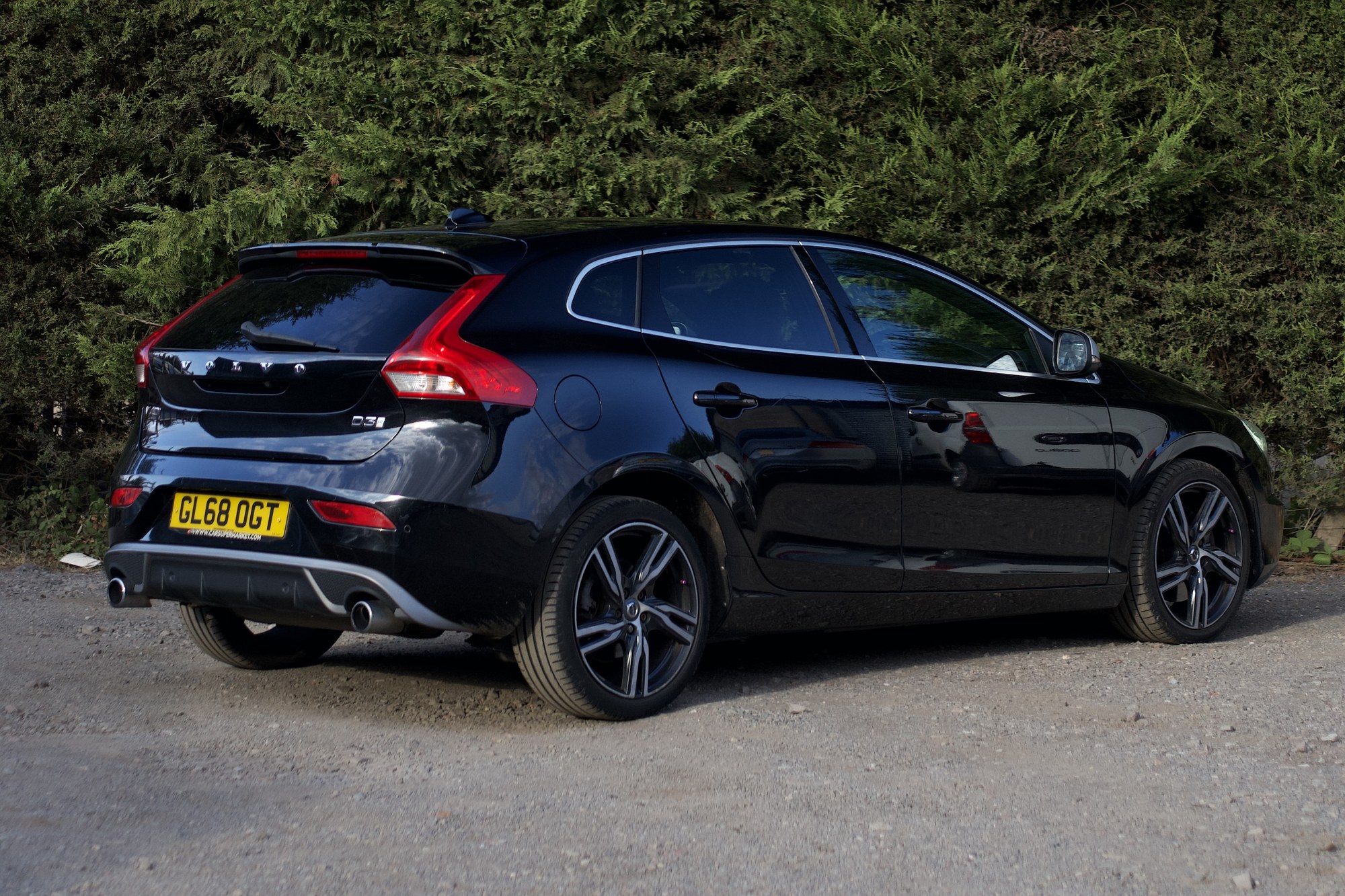 Volvo V40 2.0 D3 R-Design Pro Euro 6 (2018) image 3