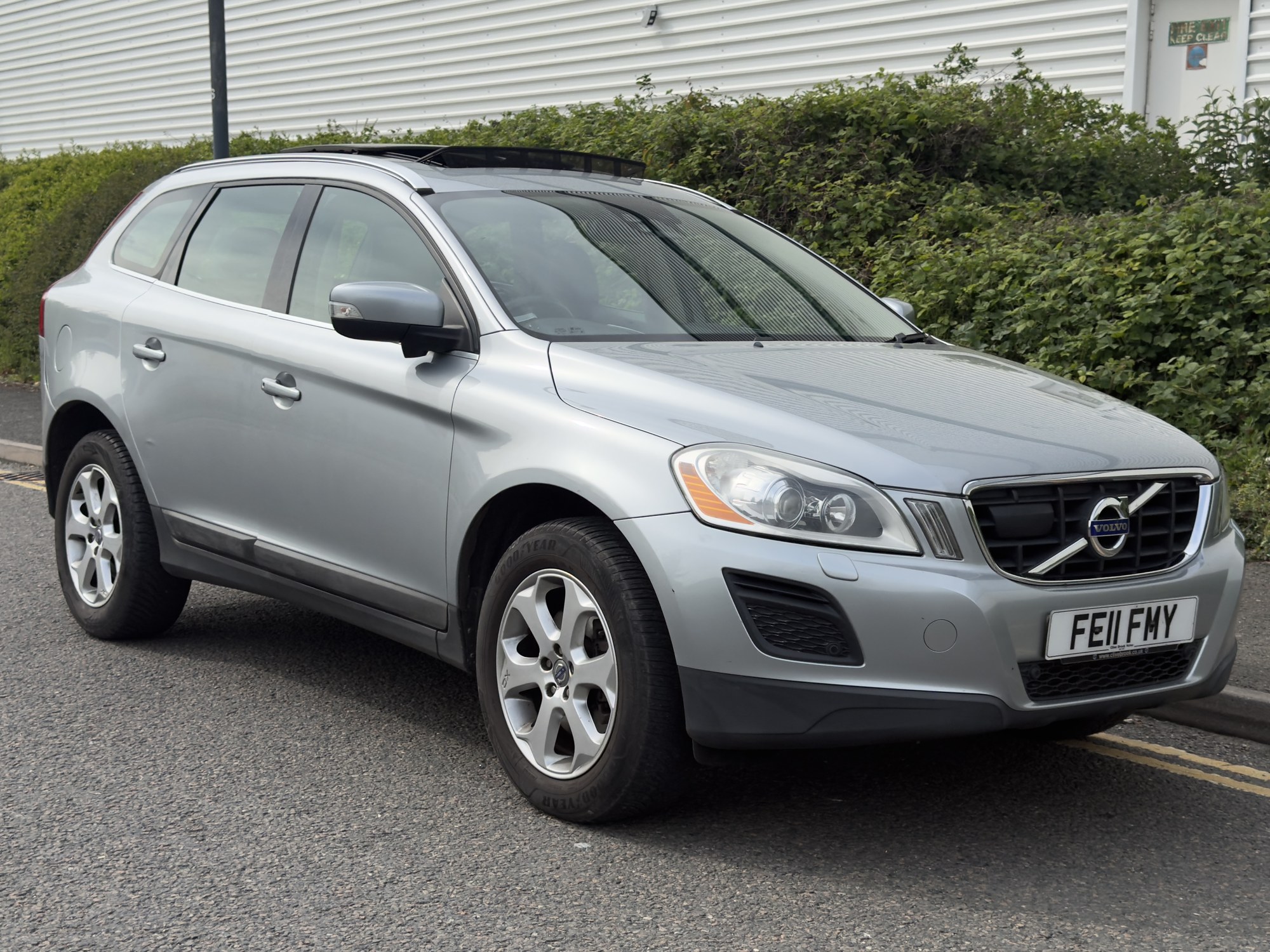 2011 Volvo XC60 SE Lux (2011) 2.0 D3 DRIVe SE Lux SUV 5dr Diesel Manual Euro 5