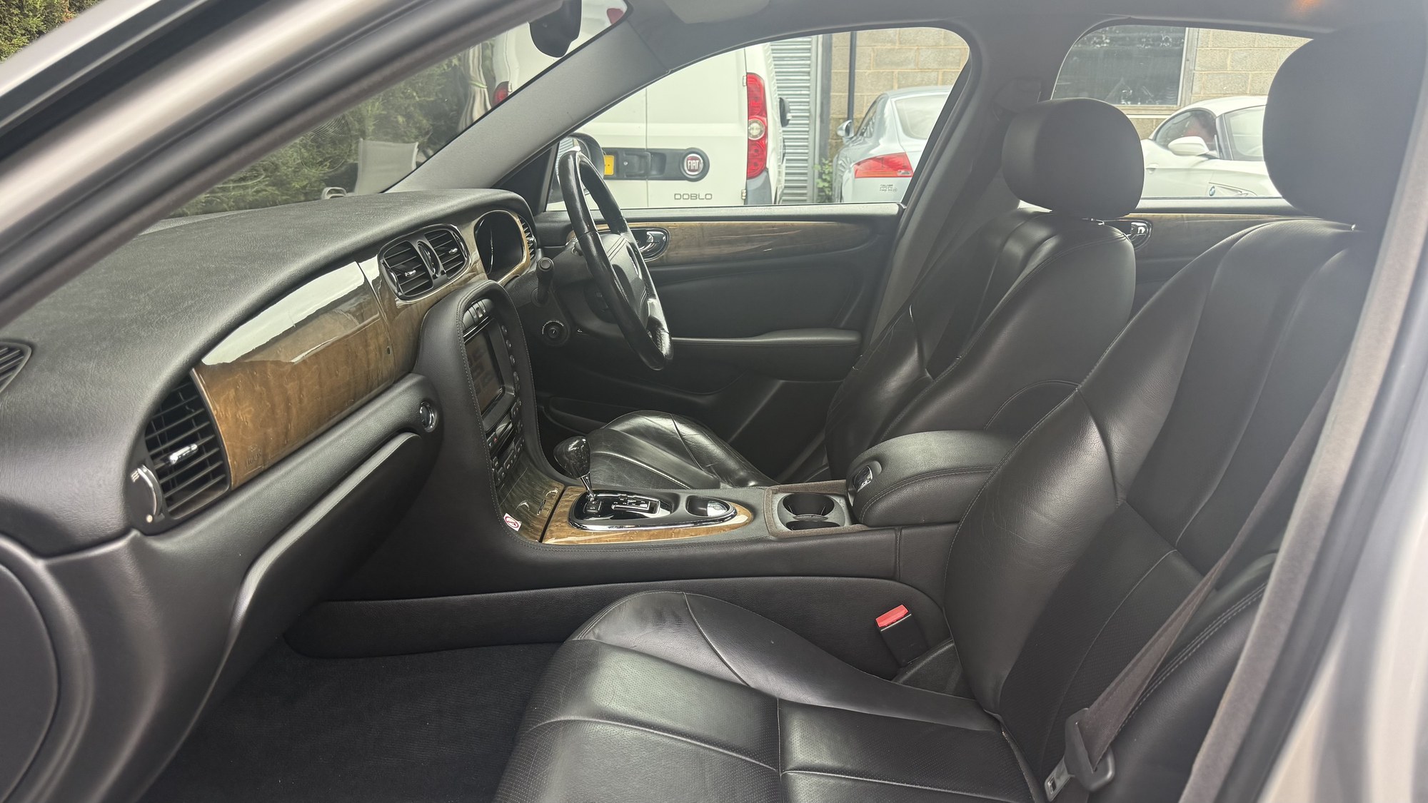 Jaguar XJ XJ8 Sport (2003) 4.2 XJ8 Sport Saloon 4dr Petrol Automatic (2003) image 17